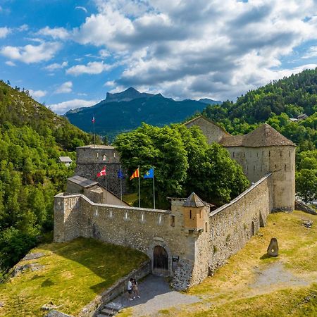 Maison Familiale Des Remparts Colmars Esterno foto